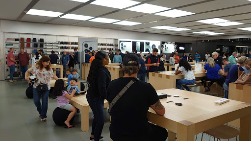 Computer Store «Apple Friendly Center», reviews and photos, 3320 W Friendly Ave, Greensboro, NC 27410, USA