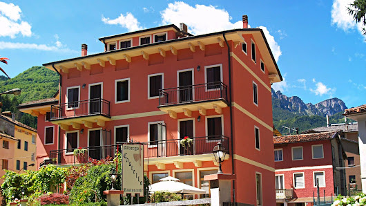 Hotel Ristorante Al Castello Via Giacomo Zanella, 13, 36076 Recoaro Terme VI, Italia