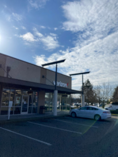 Cell Phone Store «GoWireless Verizon Authorized Retailer», reviews and photos, 14957 N Kelsey St #101, Monroe, WA 98272, USA