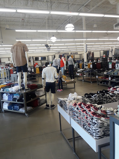 Clothing Store «Old Navy», reviews and photos, 141 Tuckahoe Rd, Sewell, NJ 08080, USA