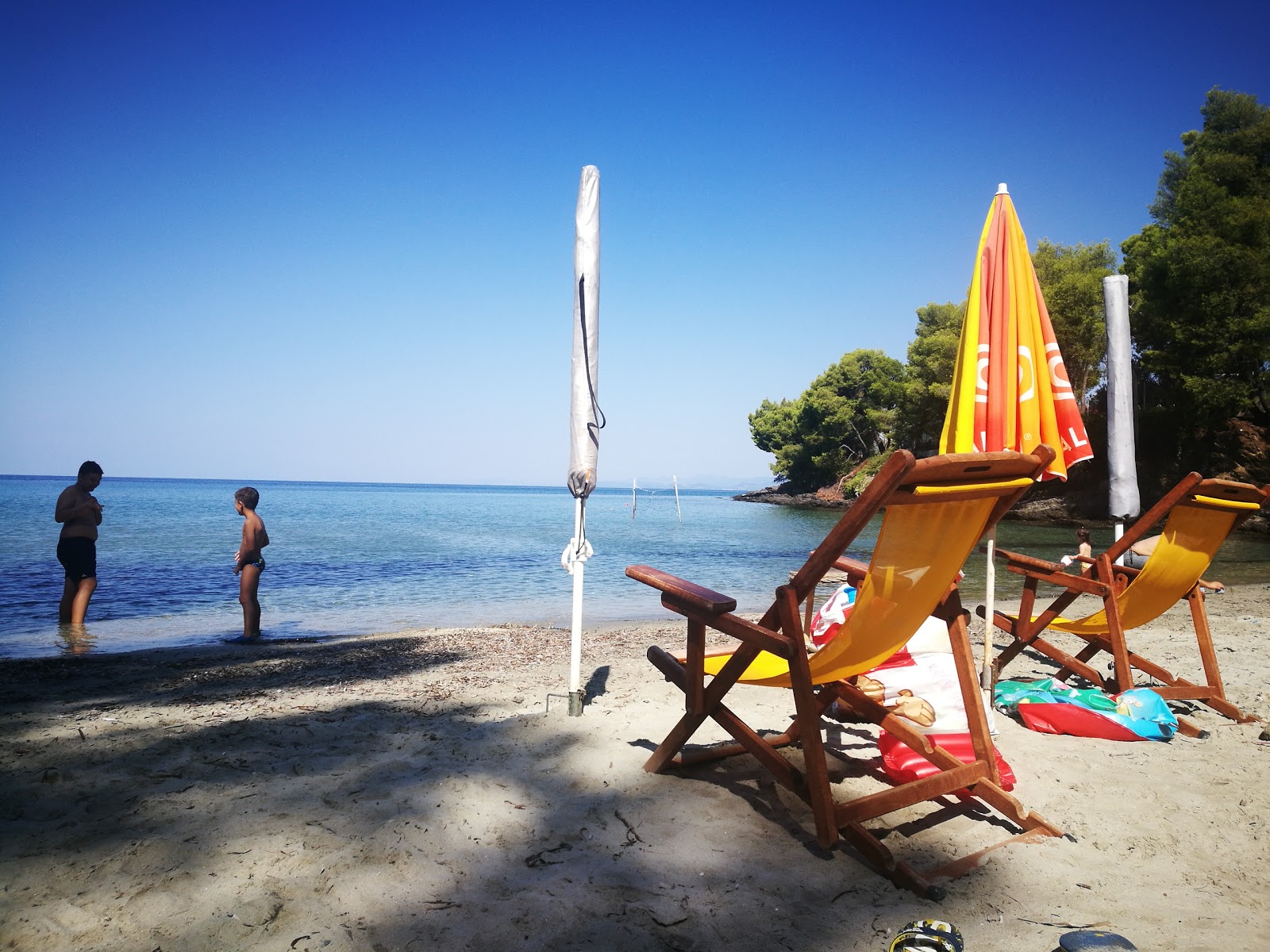 Foto von Marmaras beach und die siedlung