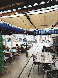 Atmosphère du Bar-restaurant à huîtres Le Cercle des Huîtres à Bouzigues - n°9