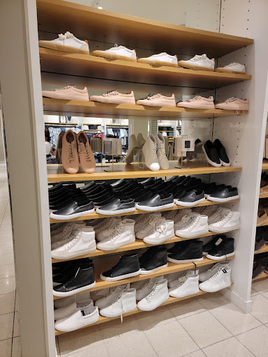 Clothing Store «Express», reviews and photos, 1400 Willowbrook Mall, Wayne, NJ 07470, USA