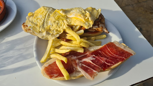 Café Bar Centro de Día Av. de Andalucía, 4, 41220 Burguillos, Sevilla, España