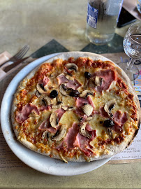 Pizza du Restaurant La Casa à Vallon-Pont-d'Arc - n°18