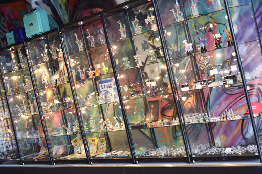 Tobacco Shop «Kazzaz Smoke Shop», reviews and photos, 6355 W Montrose Ave, Chicago, IL 60634, USA