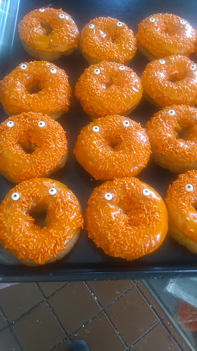 Donut Shop «Yum Yum Donuts», reviews and photos, 6411 E Spring St, Long Beach, CA 90808, USA