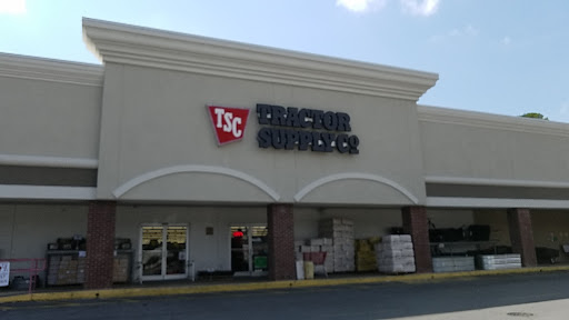 Tractor Supply Co., 100 Dekalb Plaza Blvd, Fort Payne, AL 35967, USA, 