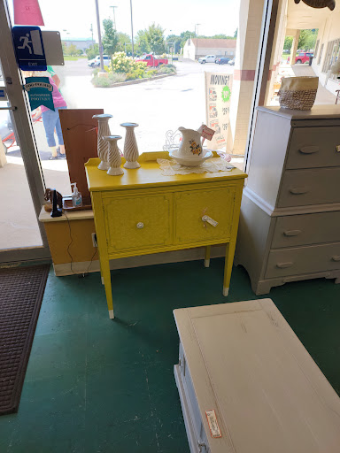Used Furniture Store «Consign It Furniture», reviews and photos, 345 Scarlet Rd #12, Kennett Square, PA 19348, USA