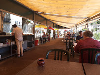Atmosphère du Restaurant Les Remparts à Laroque - n°1