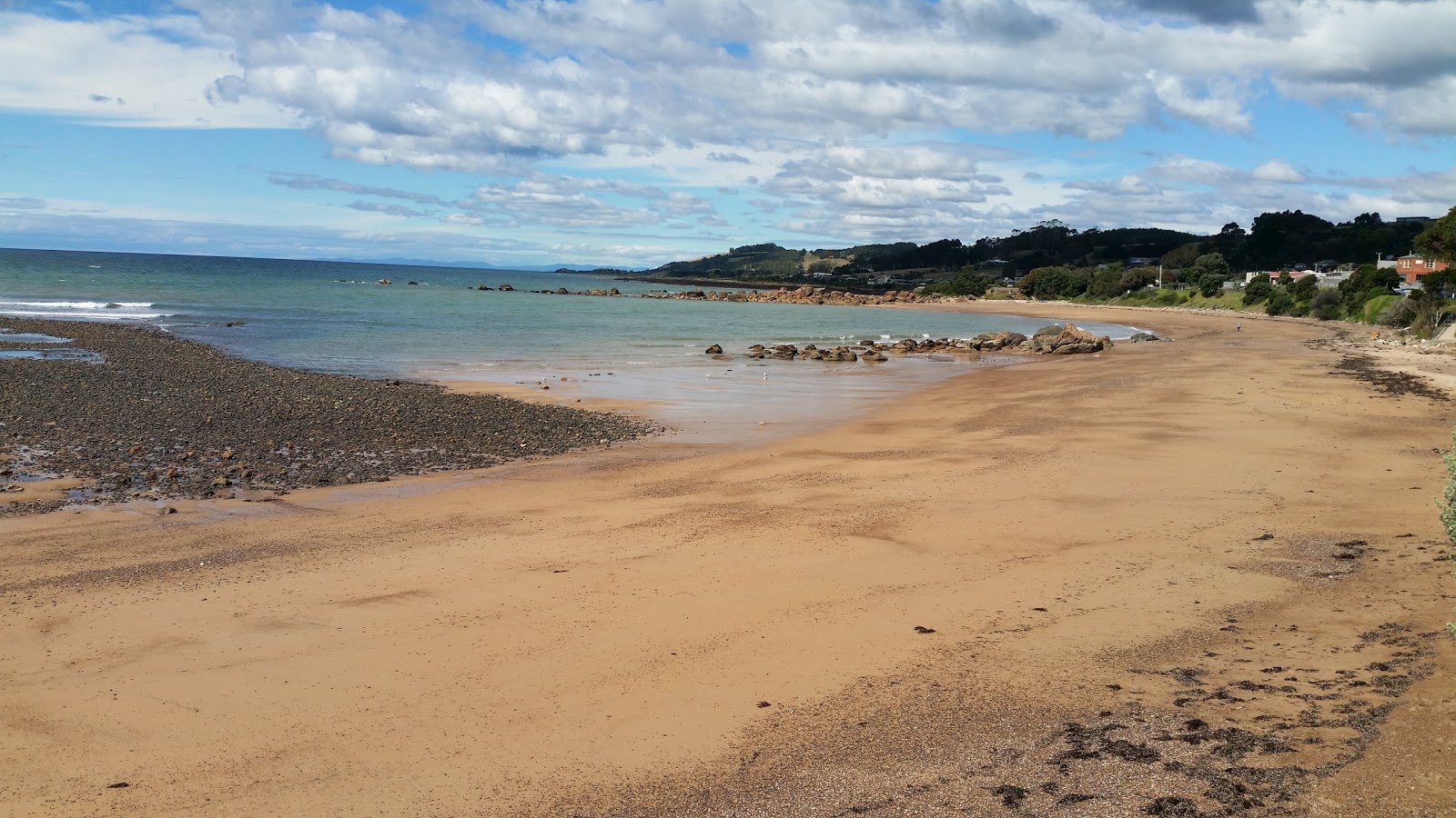 Penguin Beach的照片 带有碧绿色纯水表面