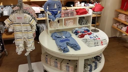 Gap, 306 Harvard St, Brookline, MA 02446, USA, 