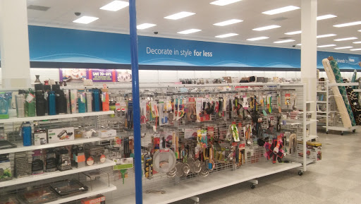 Shopping Mall «Penn Mar Shopping Center», reviews and photos, 2950 Donnell Dr, Forestville, MD 20747, USA