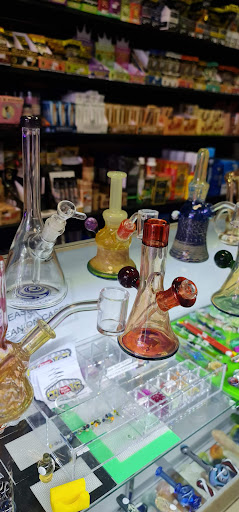 Tobacco Shop «Wizard Hat Smoke Shop», reviews and photos, 2406 W Parmer Ln #96, Austin, TX 78727, USA