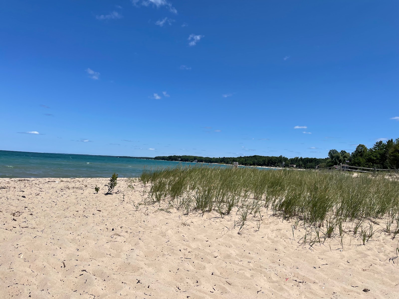 Old Bathing Beach'in fotoğrafı düz bir kıyı şeridi ile birlikte