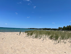 Old Bathing Beach'in fotoğrafı düz bir kıyı şeridi ile birlikte