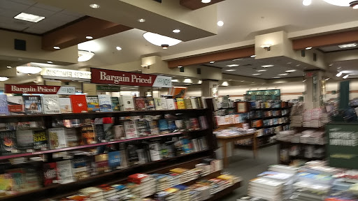 Book Store «Barnes & Noble», reviews and photos, 444 Broadway, Saugus, MA 01906, USA