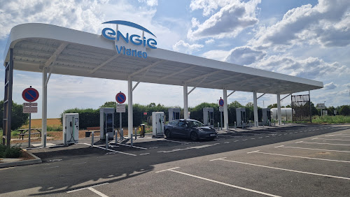 Borne de recharge de véhicules électriques ENGIE Station de recharge Villiers-en-Plaine