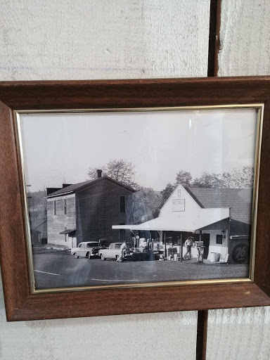 Grocery Store «Butteville General Store», reviews and photos, 10767 Butte St NE, Aurora, OR 97002, USA