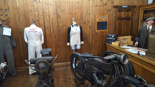 Harley-Davidson Dealer «A.D. Farrow Co. Harley-Davidson (Downtown)», reviews and photos, 491 W Broad St, Columbus, OH 43215, USA