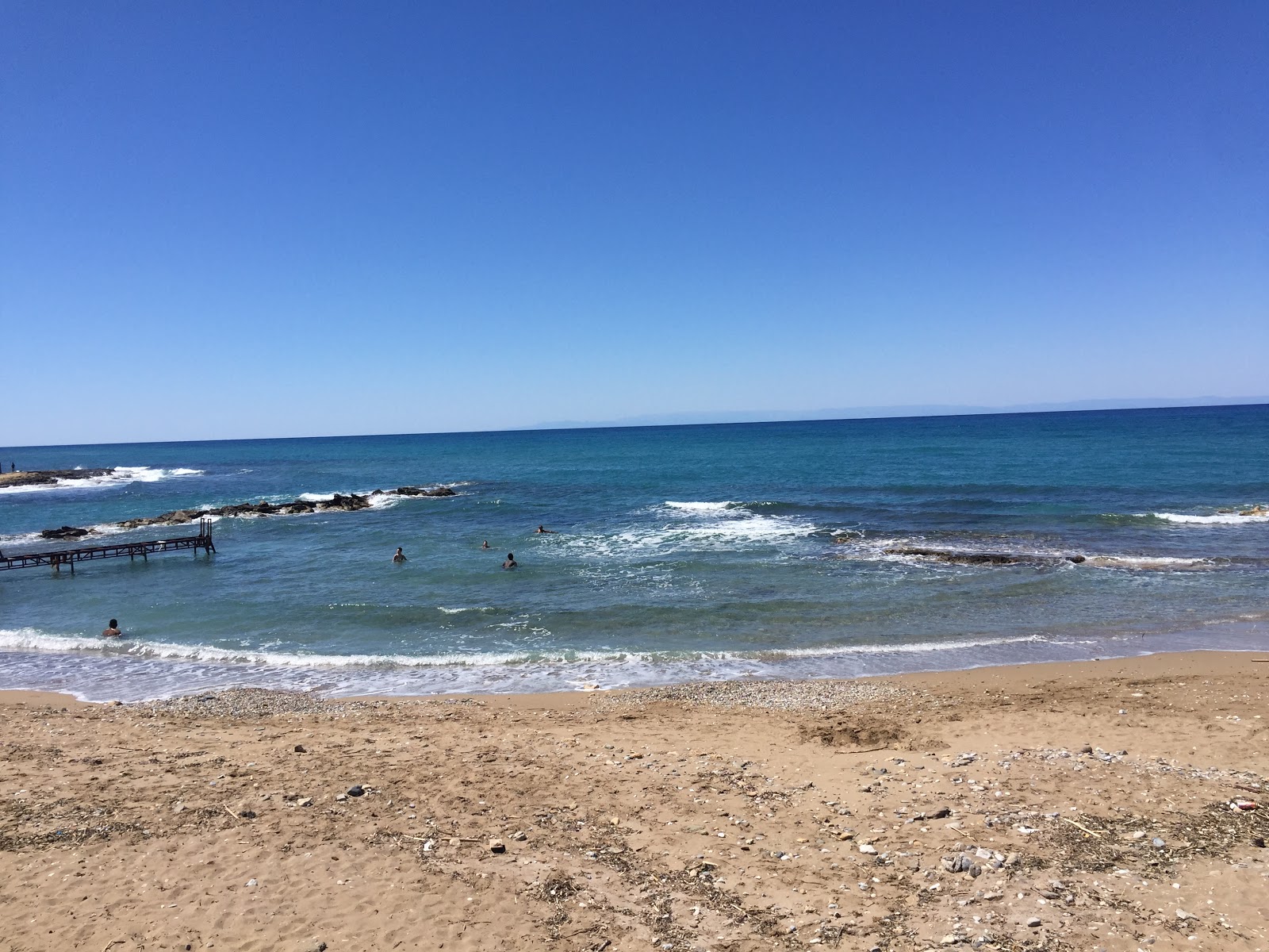Fotografija Karaoglanoglu Plaji z turkizna čista voda površino
