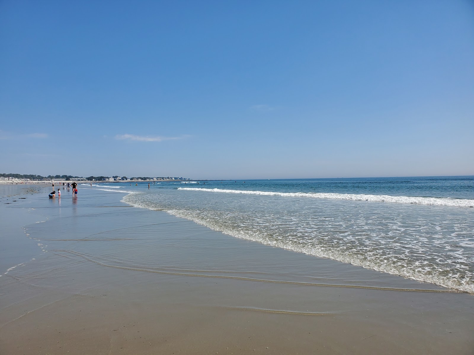 Fotografie cu North beach cu o suprafață de nisip strălucitor