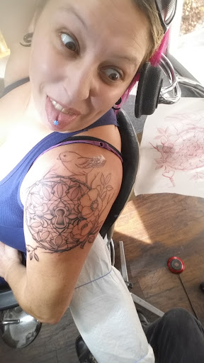 Tattoo Shop «Gilded Heart Tattoo», reviews and photos, 211 E 1st St, Newberg, OR 97132, USA