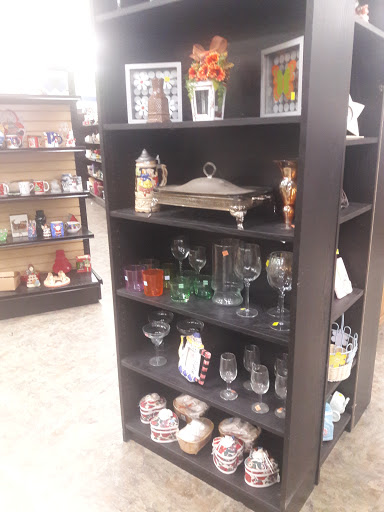 Thrift Store «Goodwill, Serving the People of Southern Los Angeles County», reviews and photos, 800 W Pacific Coast Hwy, Long Beach, CA 90806, USA