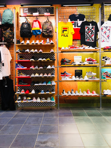 Shoe Store «Journeys», reviews and photos, 1 Outlet Blvd #710, Wrentham, MA 02093, USA