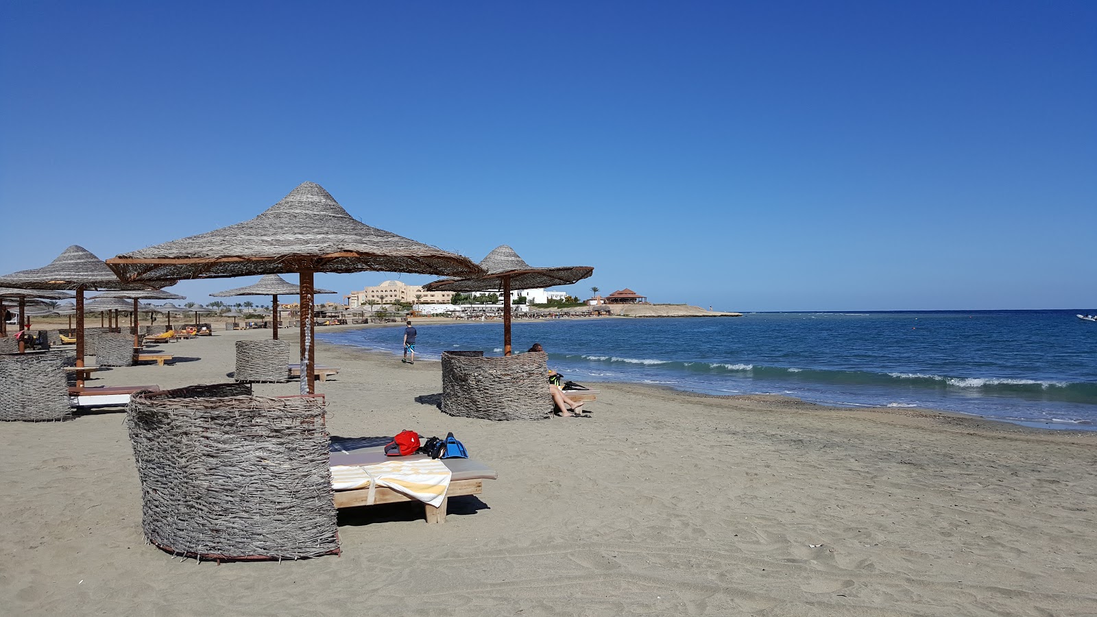 Sharm El Nabaa Beach的照片 带有碧绿色纯水表面