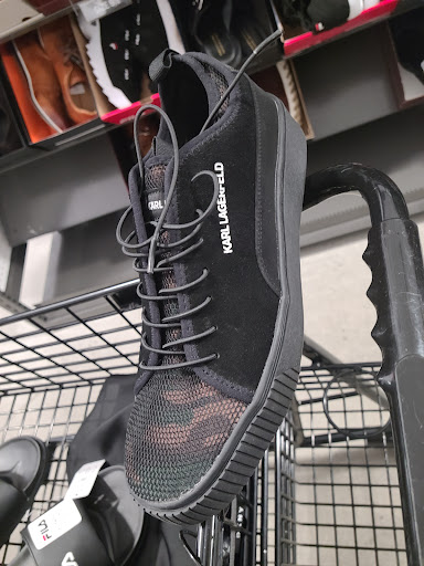 Department Store «Saks OFF 5TH», reviews and photos, 21500 Victory Blvd, Woodland Hills, CA 91367, USA