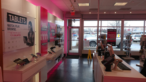 Cell Phone Store «T-Mobile», reviews and photos, 26428 Ford Rd, Dearborn Heights, MI 48127, USA
