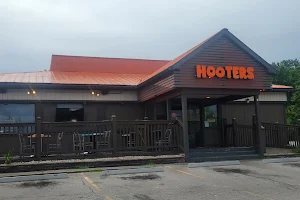 Hooters image