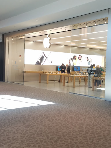 Computer Store «Apple Trumbull», reviews and photos, 5065 Main St, Trumbull, CT 06611, USA