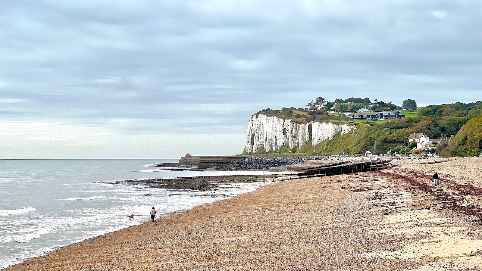 Foto von Kingsdown Strand und die siedlung