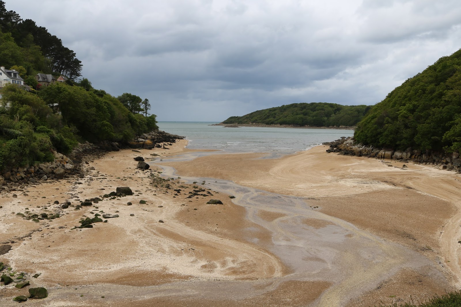 Foto von La Plage De La Baie De La Vierge und die siedlung