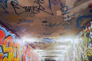 Corridoio d'arte urbana i graffiti per amare Ximena image