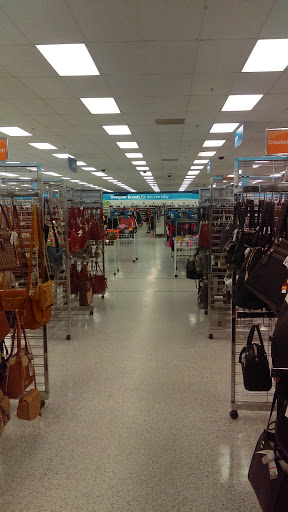 Clothing Store «Ross Dress for Less», reviews and photos, 6190 20th St, Vero Beach, FL 32966, USA