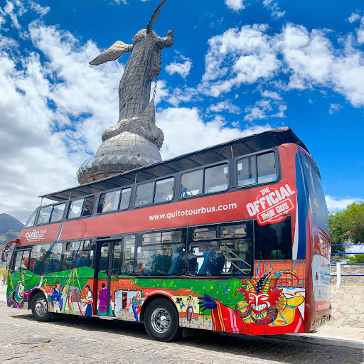 Quito Tour Bus / Bulevar Naciones Unidas