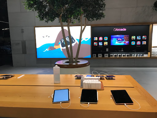 Computer Store «Apple Highland Village», reviews and photos, 4012 Westheimer Rd, Houston, TX 77027, USA