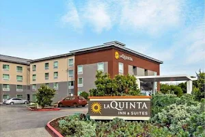 La Quinta Inn & Suites by Wyndham San Francisco Airport N image