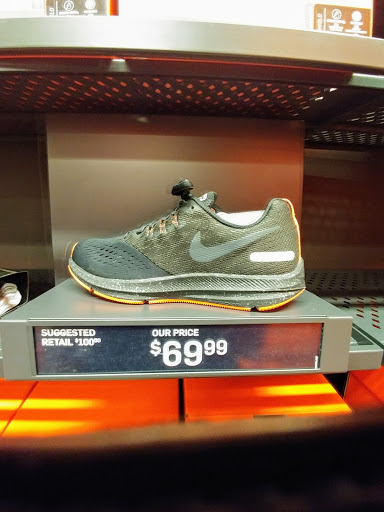 Clothing Store «Nike Factory Store», reviews and photos, 11211 120th Ave #80, Pleasant Prairie, WI 53158, USA