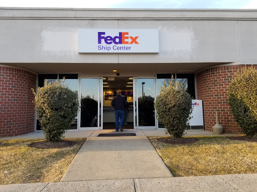 Shipping and Mailing Service «FedEx Ship Center», reviews and photos, 8800 Studley Rd, Mechanicsville, VA 23116, USA