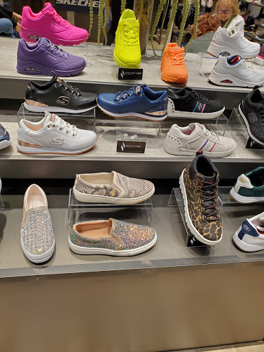 Shoe Store «SKECHERS Retail», reviews and photos, 19575 Biscayne Blvd #1323, Aventura, FL 33180, USA