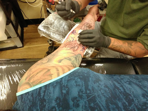 Tattoo Shop «Red Skull Tattoo», reviews and photos, 1791 N Zaragoza Rd, El Paso, TX 79936, USA