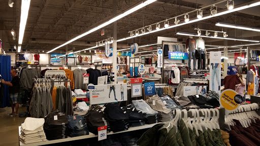 Clothing Store «Old Navy», reviews and photos, 2155 22nd St, Oak Brook, IL 60523, USA