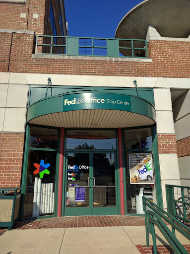 Shipping and Mailing Service «FedEx Office Ship Center», reviews and photos, 4000 Wisconsin Ave NW, Washington, DC 20016, USA