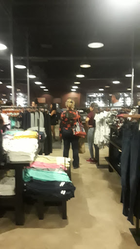Clothing Store «Hollister Co. Outlet», reviews and photos, 4015 S Interstate Hwy 35, San Marcos, TX 78666, USA