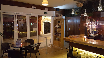 Smokey,s Bar - C. de la Cruz, 9, 29640 Fuengirola, Málaga, Spain