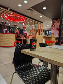 Atmosphère du Restaurant KFC Mantes à Mantes-la-Ville - n°5
